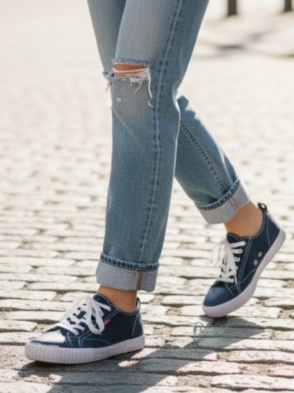 Levi's Navy and White Low-Top Women's Sneakers SZ 7.5